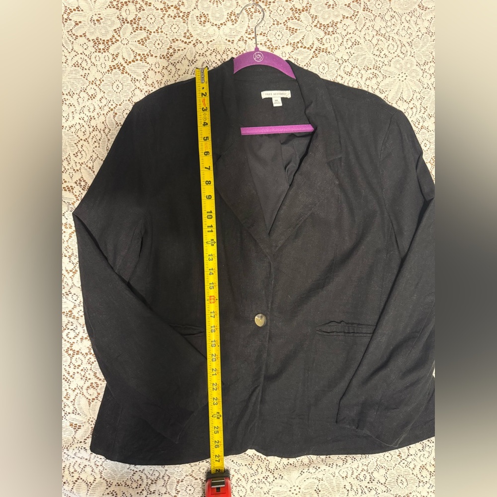 Linen blend plus size black blazer - Picture 2 of 8